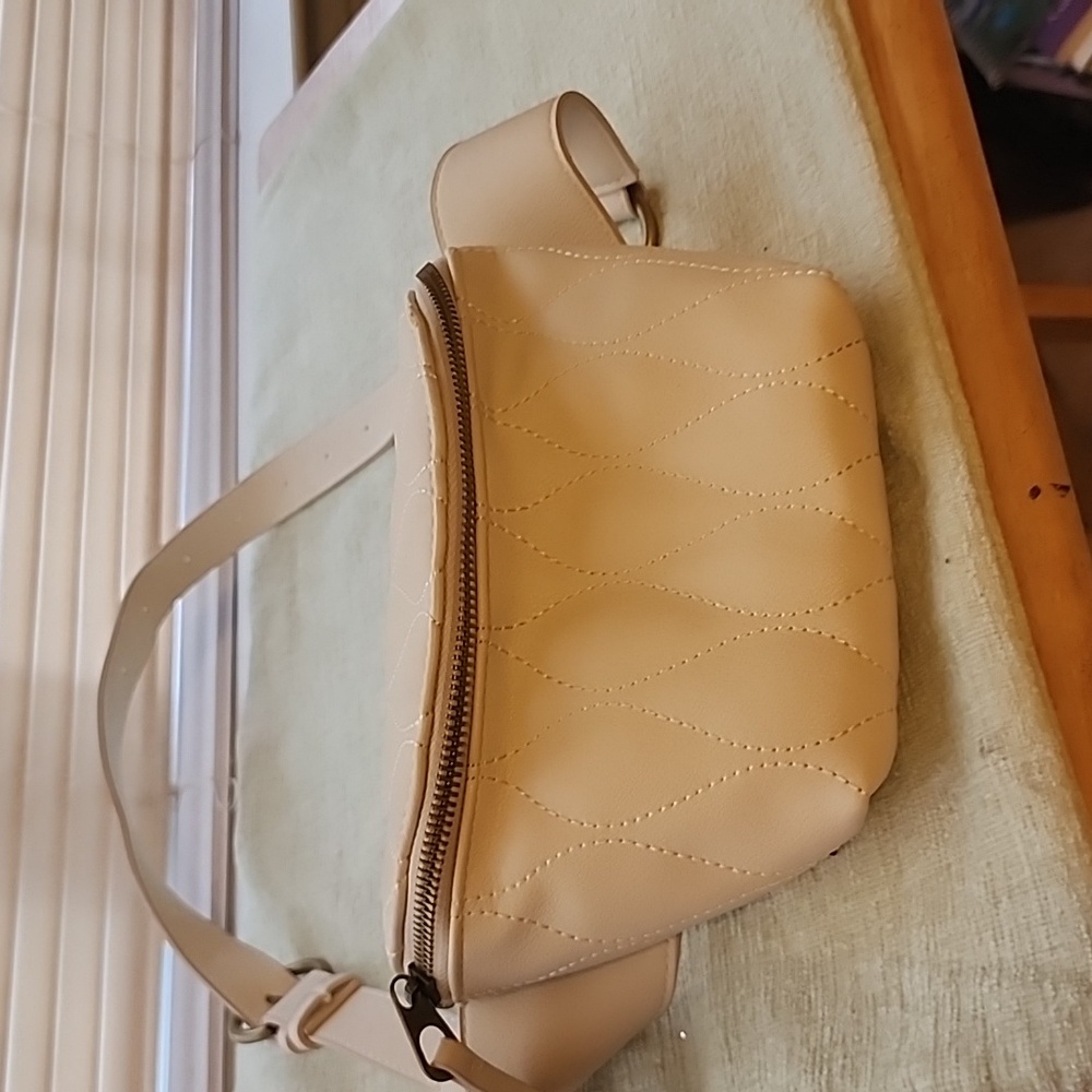 UNIVERSAL THREAD BELT BAG
